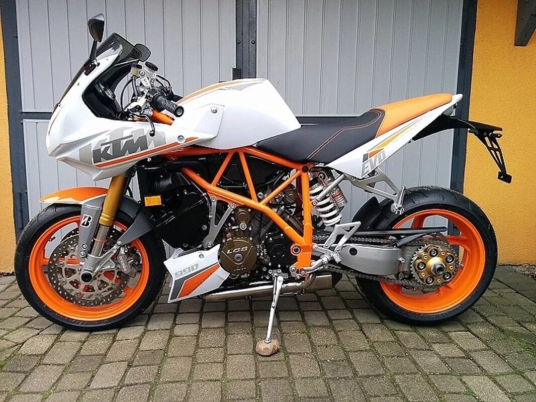 Ktm duke 990. KTM Superduke 990. КТМ 990 супер Дюк. KTM 990 super Duke.