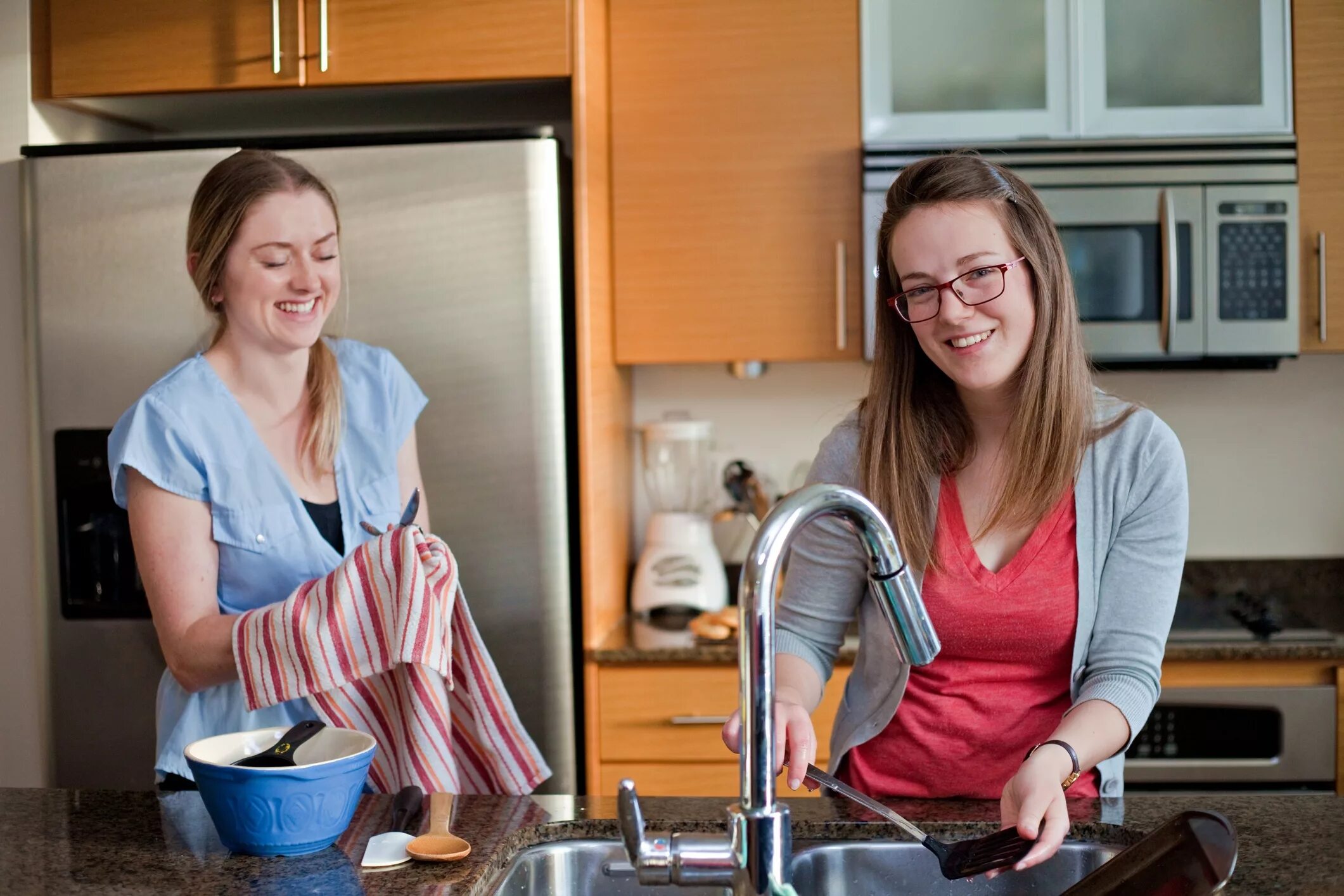 Dry the dishes. Household Chores фото. Домашние дела английский Wash the dishes. She the dishes already