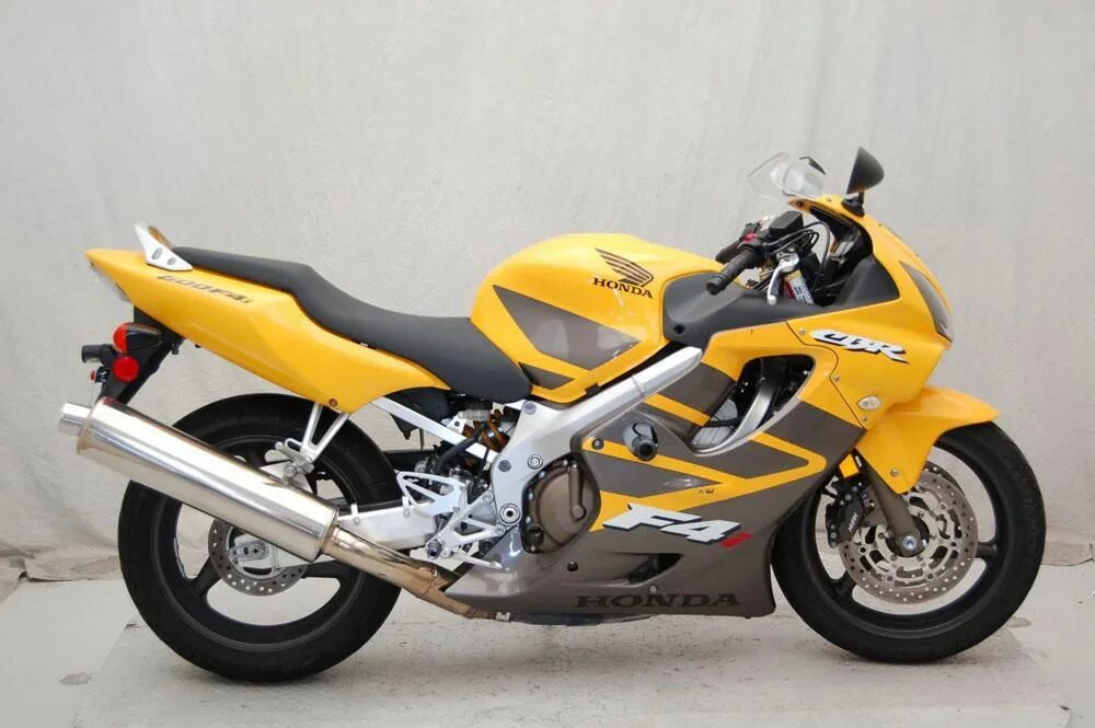 Honda CBR 600 f4i. Honda CBR 600 f4 желтый. Honda CBR 600 f4i 2001. Honda CBR 600 f4i желтый.