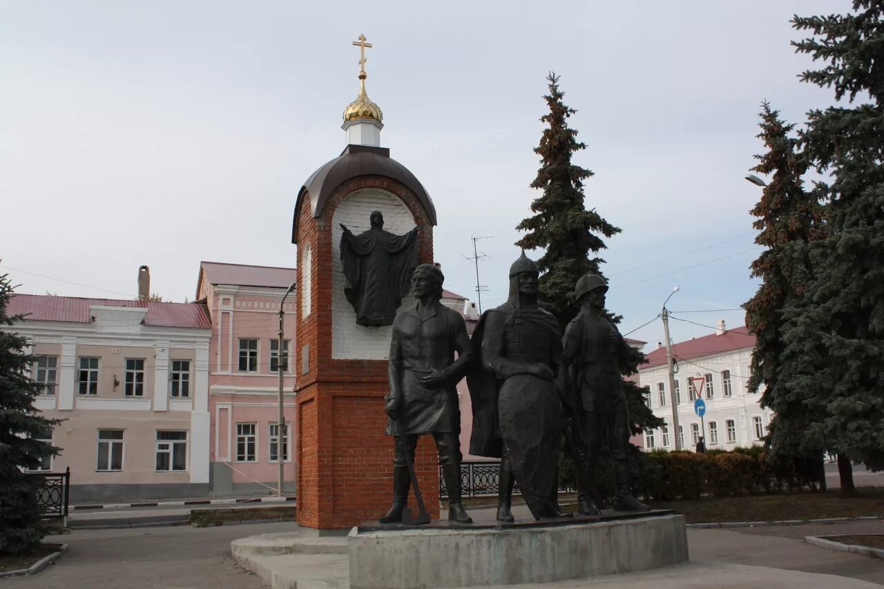 Памятники города Ельца. Памятник защитникам Ельца. Памятник Елецкая Богородица и воины. Мистика города Елец. Сайт г елец