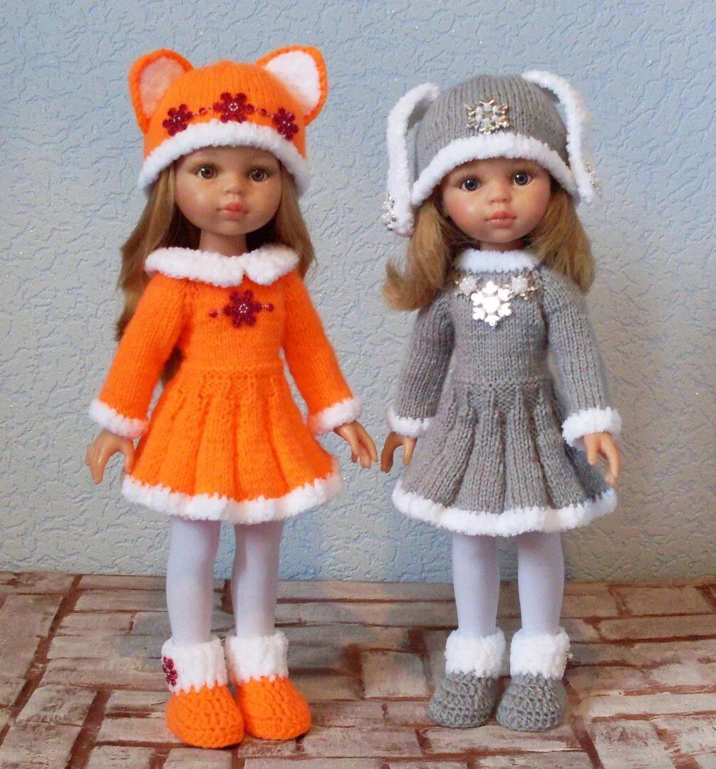 Вязаные вещи для кукол. Вязаная одежда для кукол барби. Вязаная одежда для кукол паола рейна. Одежда для паола рейна. Вязаные одежки.