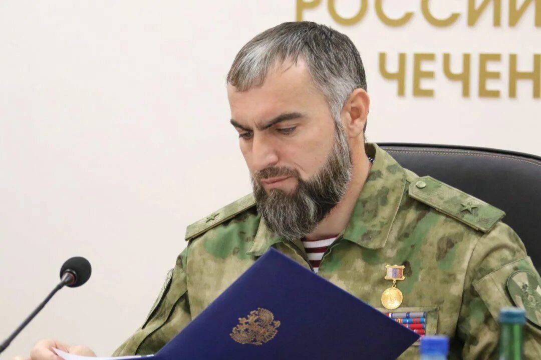 Алибек султанович делимханов генерал. Делимханов шарип султанович генерал майор. Делимханов шарип султанович. Шарип делимханов. Алибек султанович делимханов.