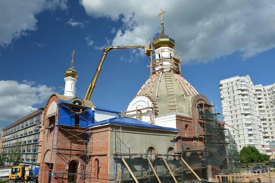 Где строится храм. Строящийся храм на братиславской. строящийся храм белореченская москва. москва марьино строящийся храм возле храма луки крымского. строится православный храм в городе челябинск.