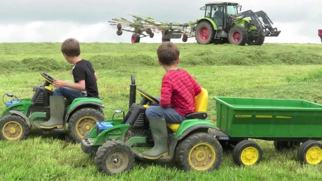 Трактор для детей. Маленький трактор. Трактор настоящий для детей. Трактора маленькие для детей настоящие трактора. Маленькие дети трактор