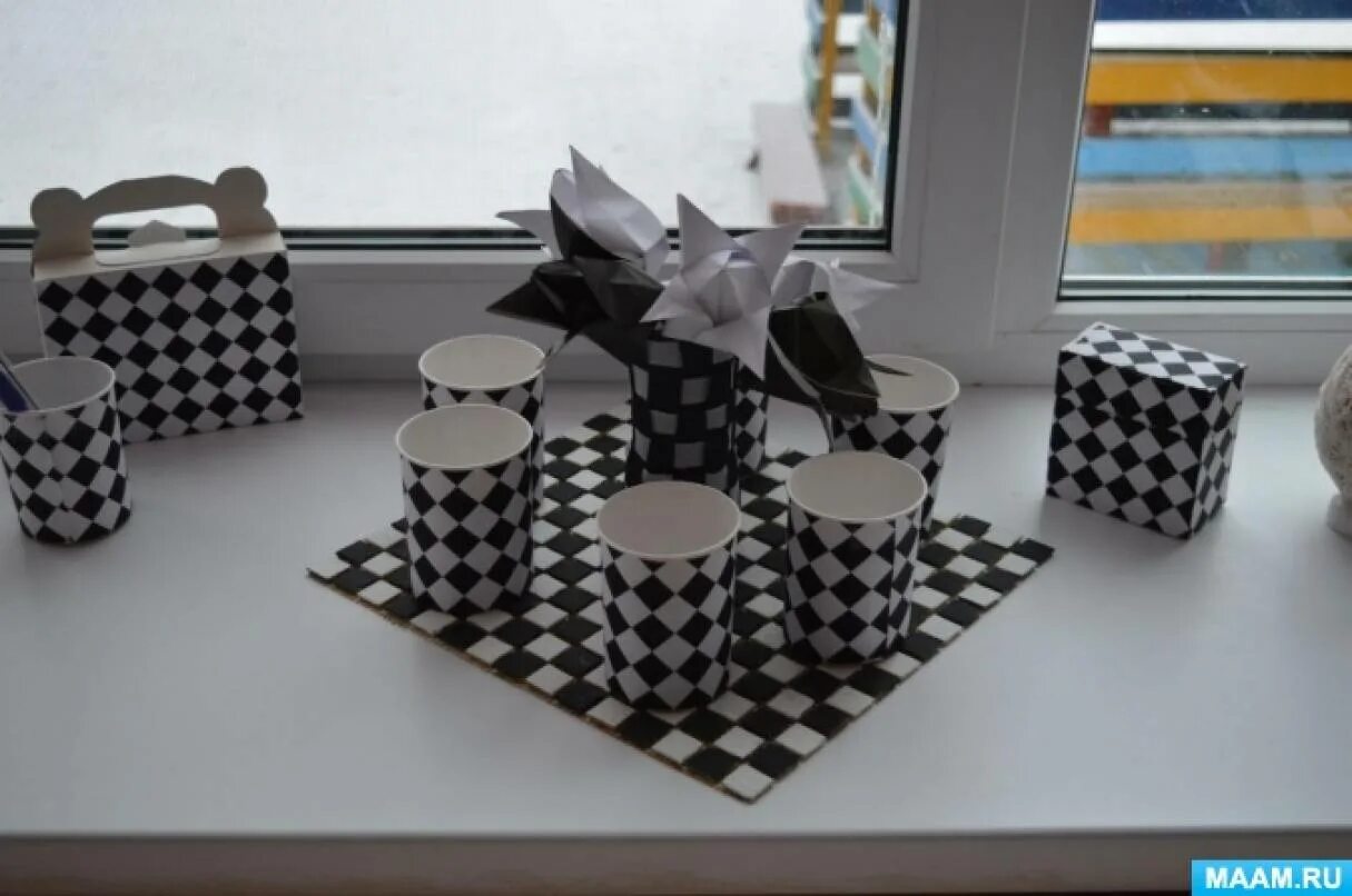 Шахматное королевство рисунок детский. Поделки на шахматную тему. Поделка шахматы. Ход конем шахматы. Поделки на шахматную тему.