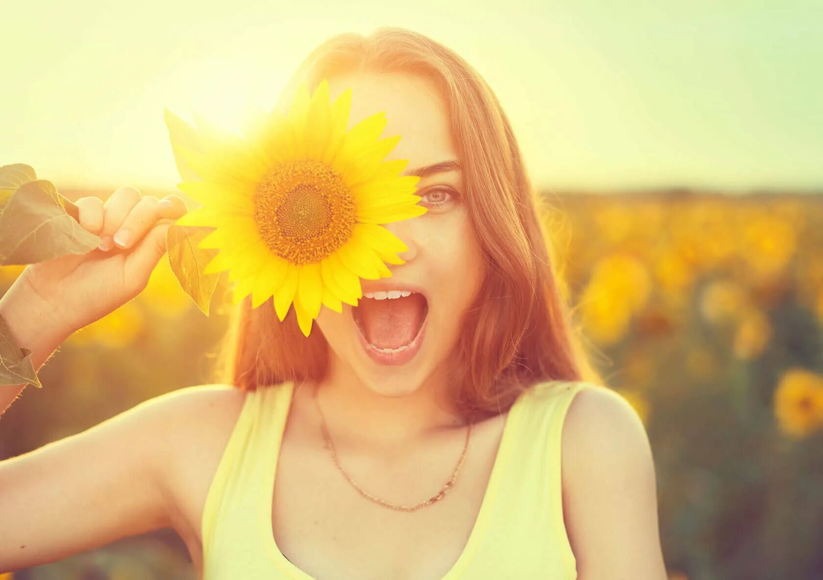 Счастье картинки. Девушка солнце. Солнце радость. Позитивная девушка. Счастливая девушка.
