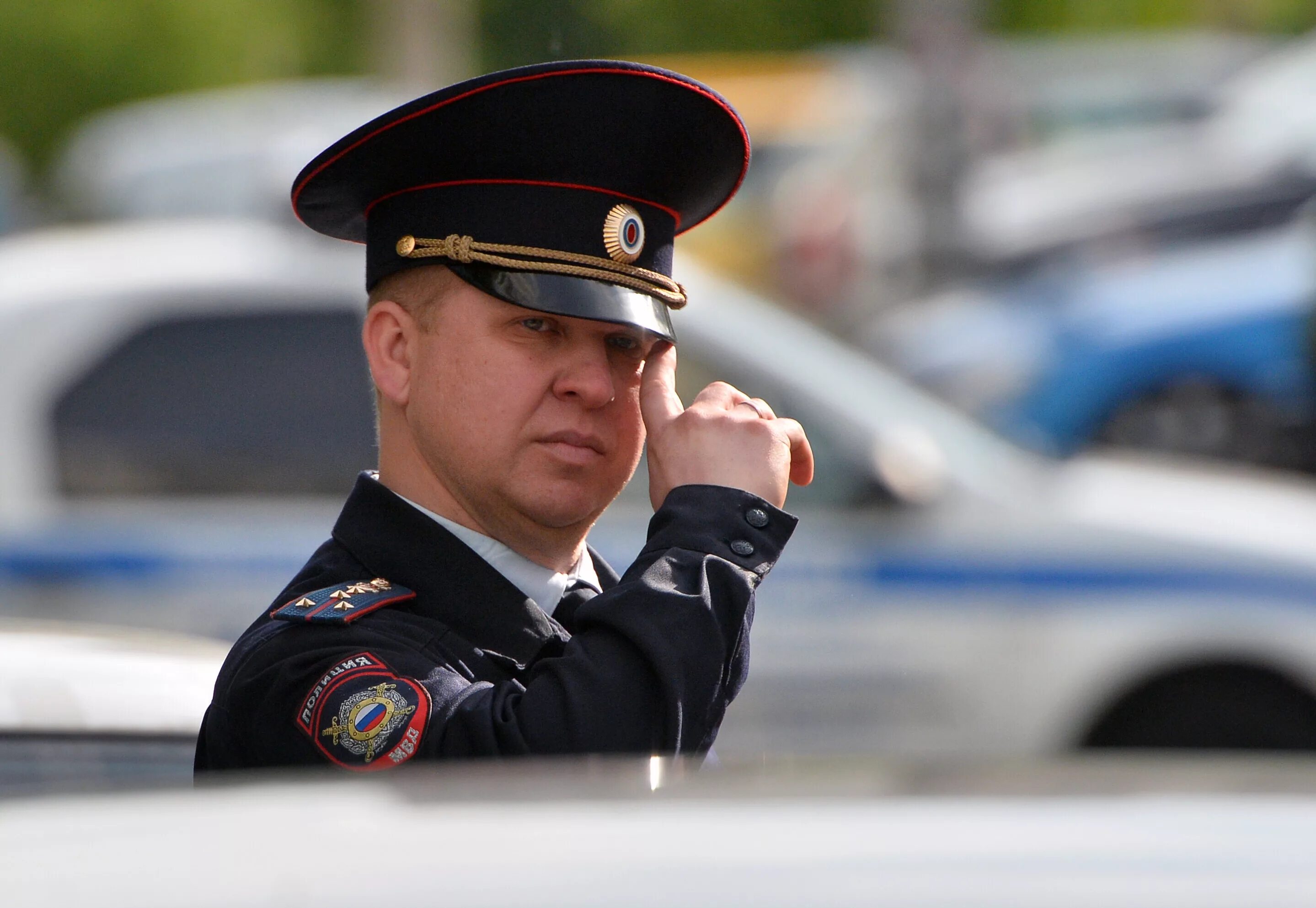 Фото полицейского. Полицейский. Российский полицейский. Грустный полицейский. Полиция Москвы.