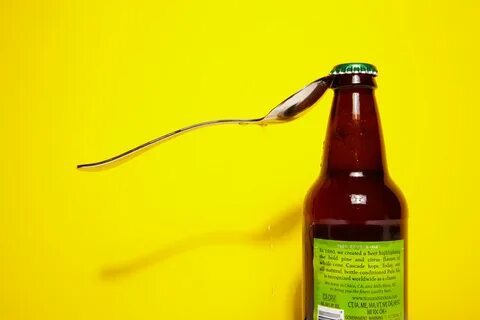 Как открыть бутылку стеклянную с железной крышкой