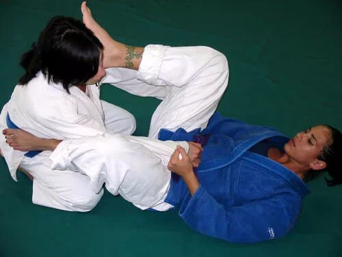 Удушающий треугольник ногами. Strangle neck фото. Fight pulse jenny czech victory pose. Мостик девушек в борьбе. Юби гарами.