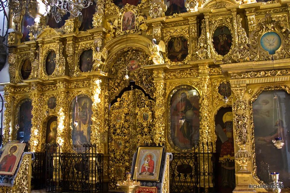 иконостас нижний новгород. фаянсовый иконостас троицкий храм щелково. рождественская строгановская церковь нижний новгород. вознесенский собор печерский монастырь нижний новгород иконостас. печерский вознесенский монастырь нижний новгород внутри.