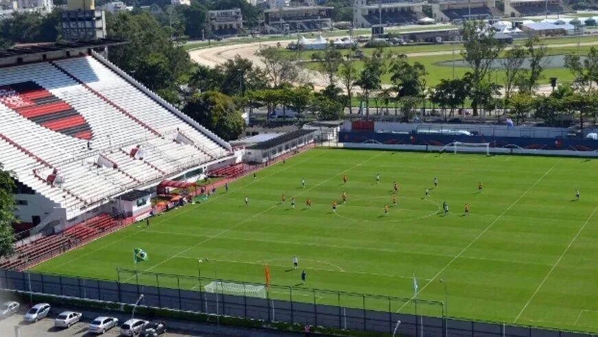 Стадион 7 букв. Эстадио Эстер РОА. Estádio da UFAL Масейо. ЭУ стадион повторяли.