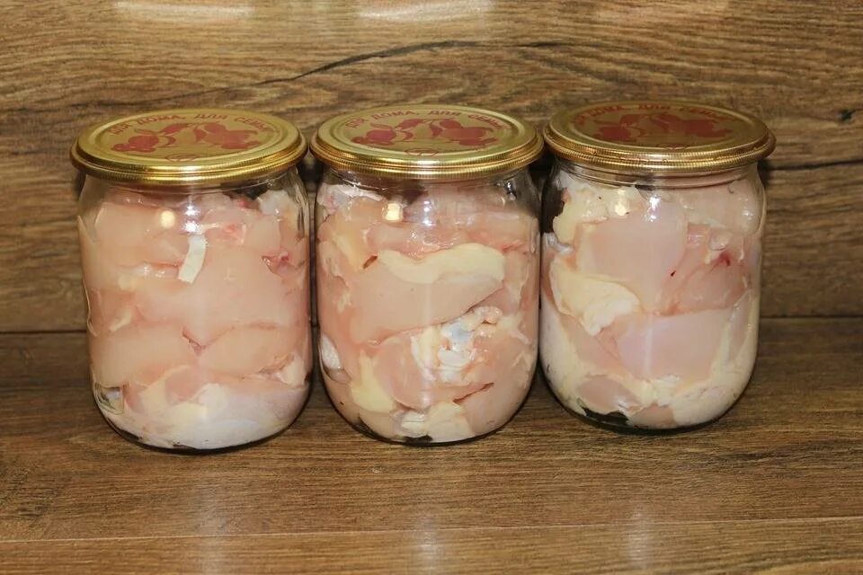Тушенка из курицы фото. Тушенка из домашней курицы. тушенка из курятины домашняя. домашняя куриная тушенка в банках. тушёнка из курицы в домашних.