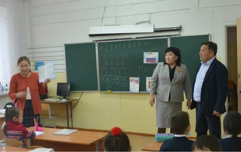 Учителя россии. Воспитатель года республике тыва. Учителя тувы. Молодые педагоги республики тыва. Тыва учитель.