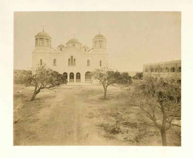 Русская духовная миссия в иерусалиме паломники. Подворье русской духовной миссии в иерусалиме. Собор святой троицы иерусалим. Русская духовная миссия в иерусалиме паломники. Православная миссия иерусалим русская в иерусалиме.
