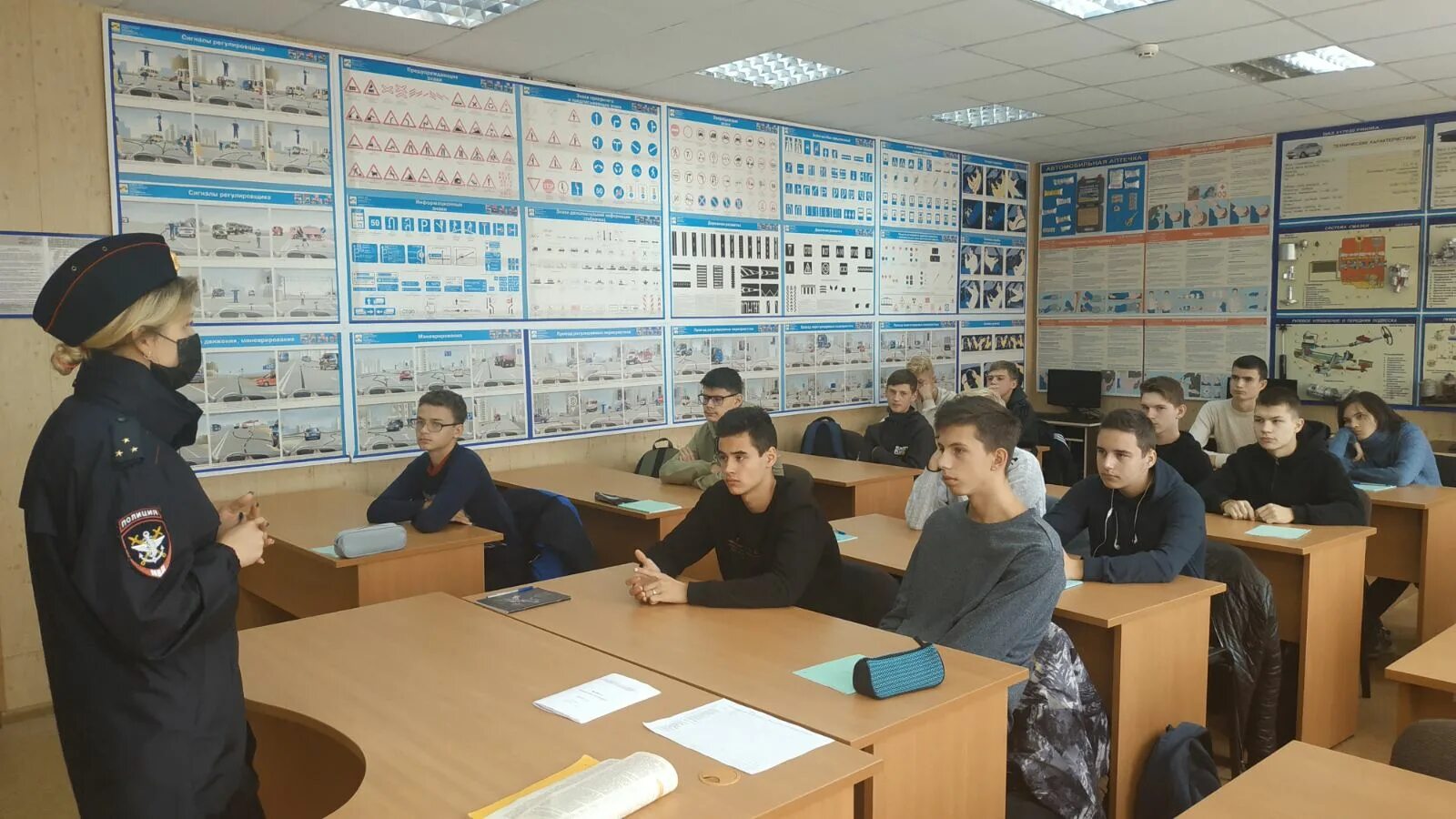 Иваново ленина 41 колледж. Педагогический колледж имени фурманова иваново. Колледж имени фурманова. Фурмановская школа кинешма. Г иваново проспект ленина д 41.