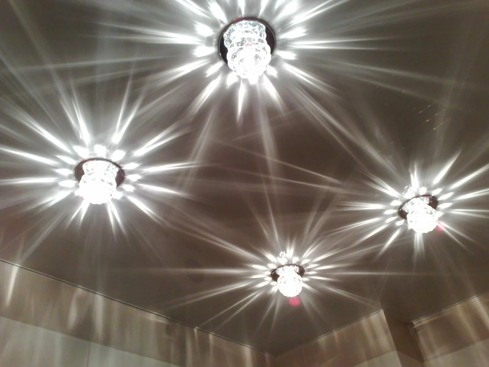 Светильники для натяжных потолков slv точечные. Точечные светильники для потолков. Софиты для натяжных. Elektrostandard 2060/2 mr16 gd/led. Софиты для натяжных.