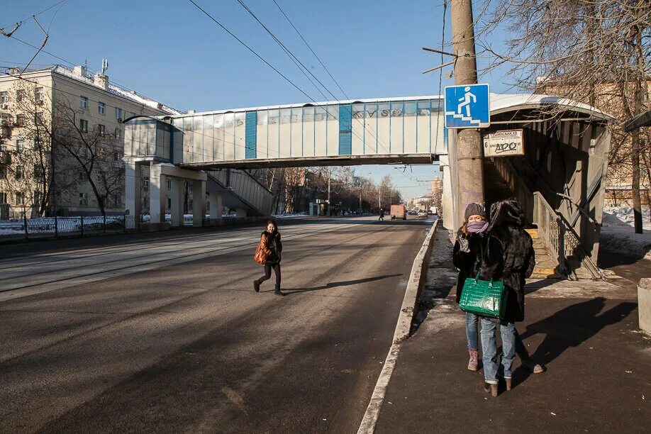 Пешеходный переход. Надземный пешеходный переход. Переход над дорогой. Внеуличный пешеходный переход. Перебегал пешеходный переход