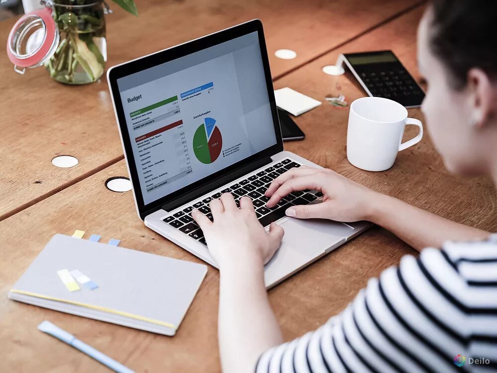 компьютер ноутбук. руки ноутбук. Work 360925. поднимающийся офисный стол. картинки для слайдера.