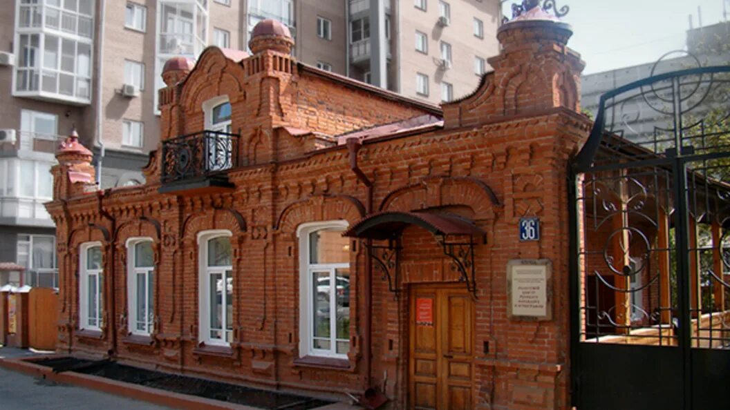 Новосибирск русский центр. Российско-немецкий дом новосибирск. Новосибирск русский центр. Часовня на площади ленина новосибирск. Храм во имя святителя николая чудотворца новосибирск.