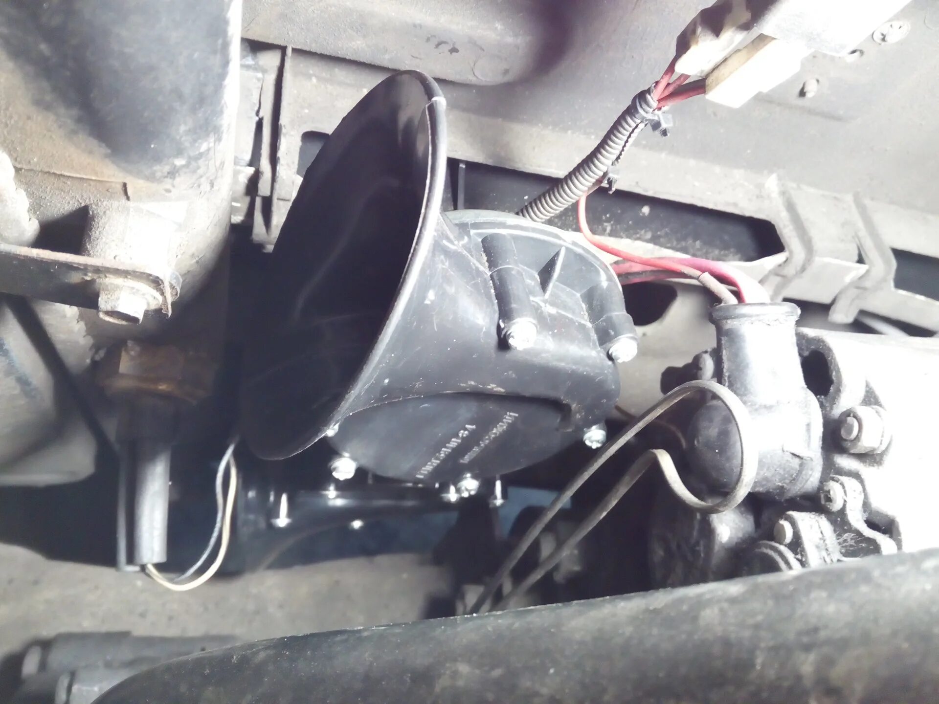 Клаксон ока 11113. Реле сигнала ока 11113. Звуковой сигнал оки. Реле на звуковой сигнал ваз ока. Ока 1111 ваз гудок.