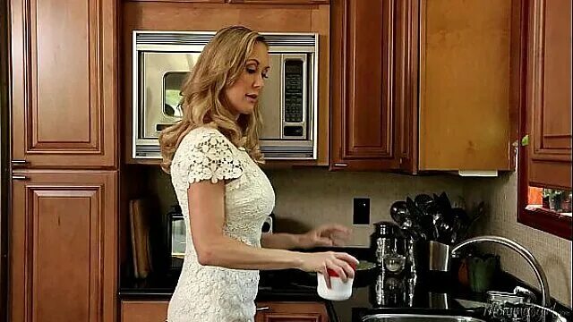 Красивые молодые мачехи. Девушки 18 мачехи. Кори чейз stepmom. Девушки 18 мачехи. Tanya tate 2023.