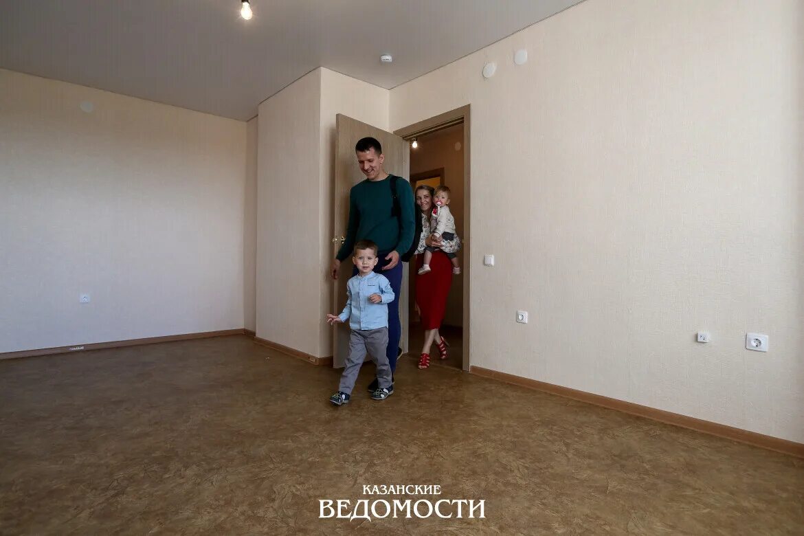 Молодым семьям будут выдавать квартиры