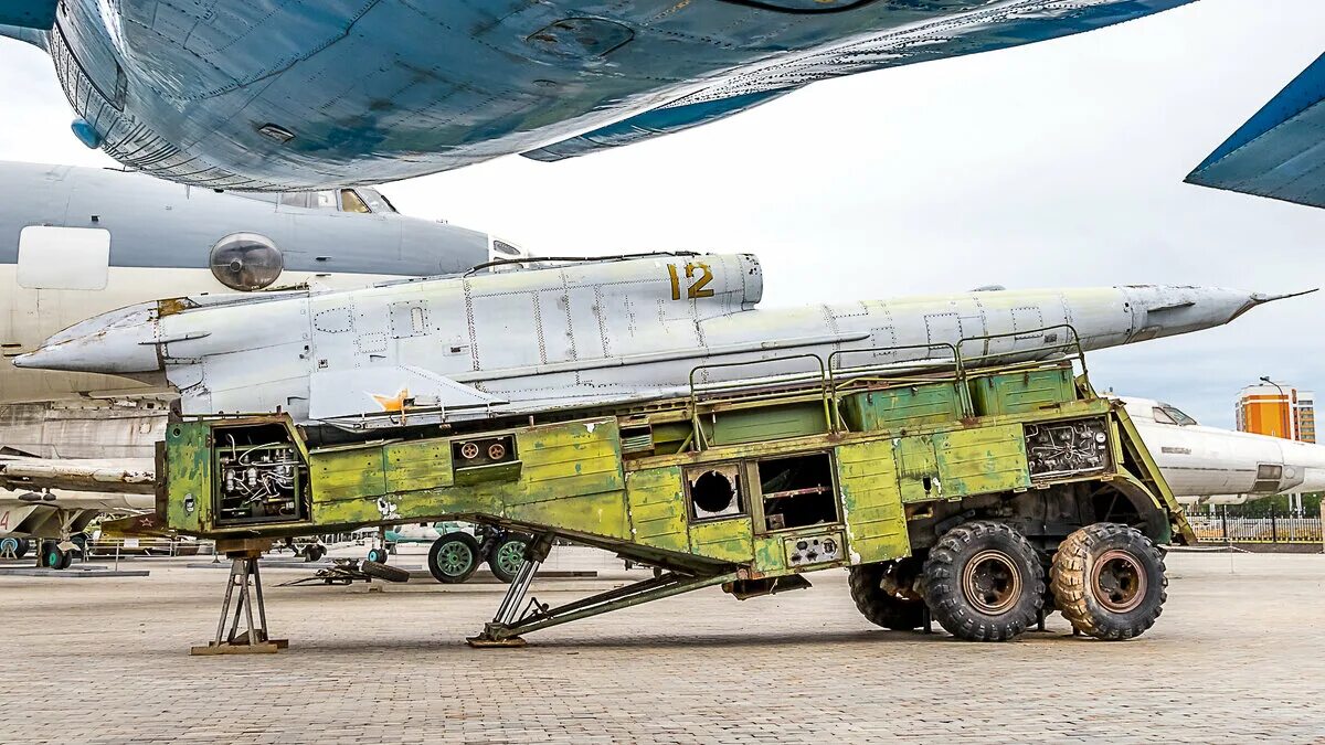 Стриж беспилотник реактивный. БПЛА Стриж ту-141. Советский ту-141 «Стриж». Советский беспилотник ту-141. Советский беспилотник ту-141 Стриж.