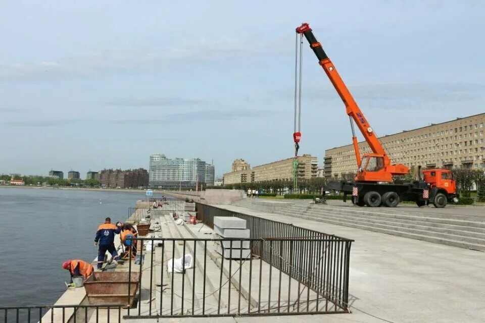 зсд стройка петербург. судостроительная компания адмиралтейские верфи. завод в городе тобольск запсибнефтехим. гранитная набережная санкт-петербург. строительный объект.
