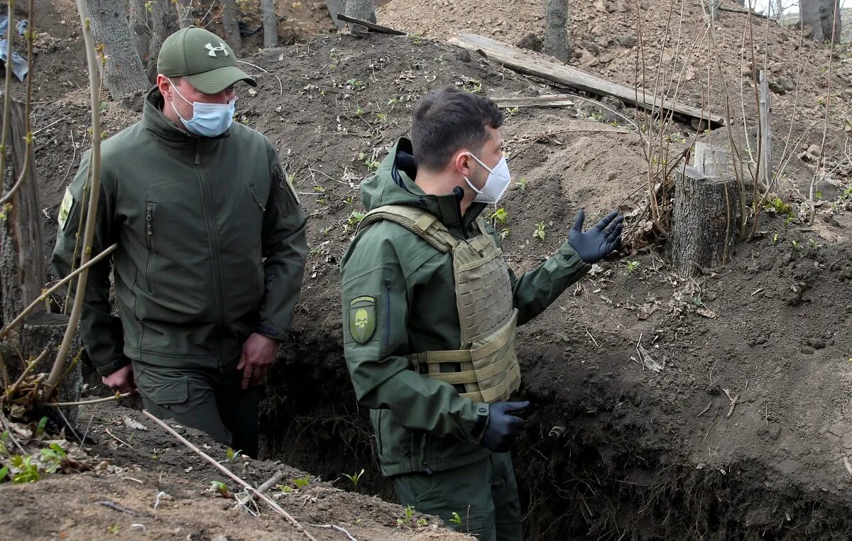 Украинские военные в окопах. Навести украина