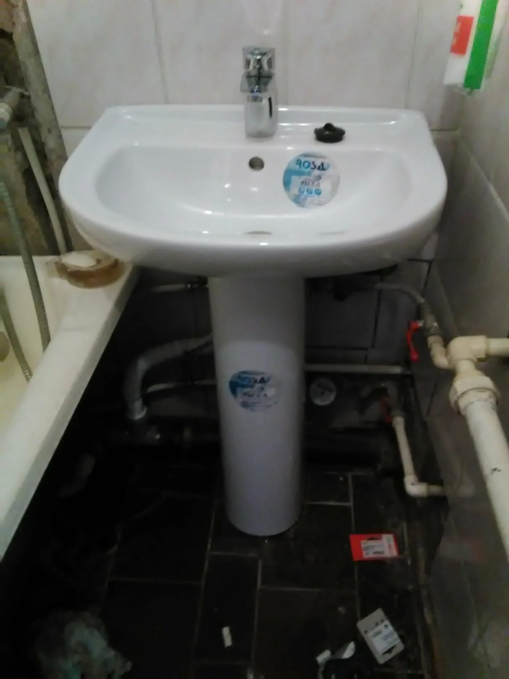 крепеж для умывальника с пьедесталом длинная. раковина тюльпан с пьедесталом монтаж. кронштейны для креплния раковины спьедесталом кстене. монтаж тюльпана раковины в ванной. крепление умывальника к стене с пьедесталом.