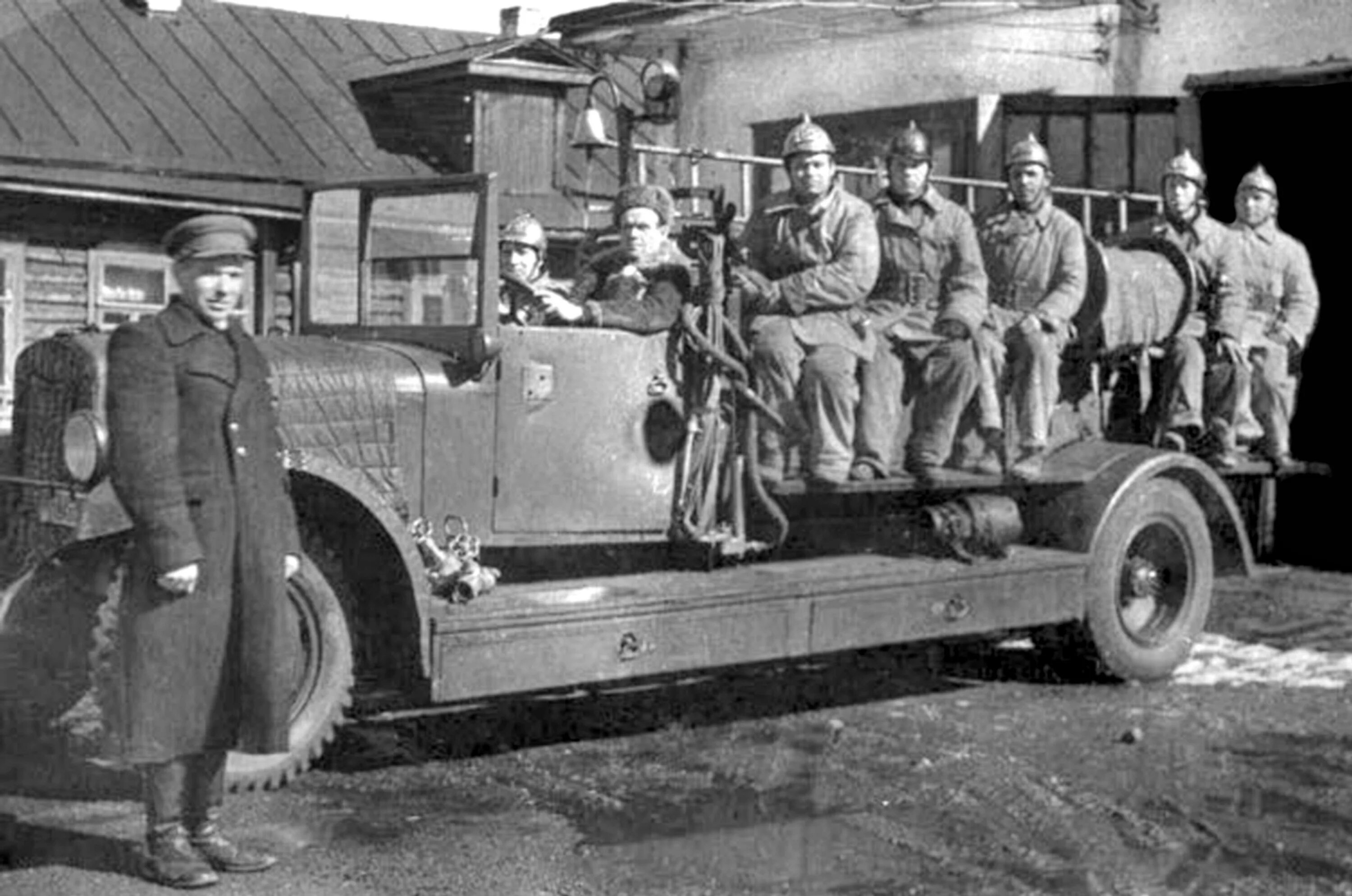 Пожарная команда Борисоглебск 1930-е годы. История пожарного дела. Пожарные 1930. Пожарная охрана 1930. В каком году появились первые пожарные