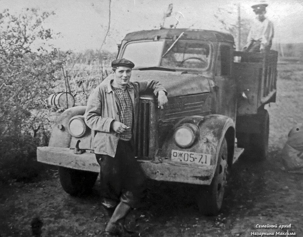 зис-5 грузовой автомобиль. газ 51 молоковоз. шон коннери в фильме адские водители.