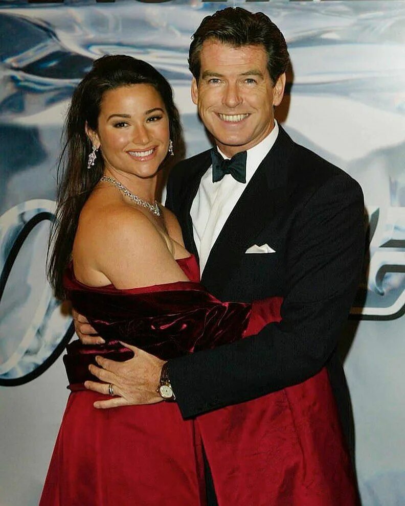 Пирс броснан и его жена. Пирс броснан и его жена. Пирс броснан и кили шей смит. Кили шей смит – жена пирса броснана. Джеймс бонд пирс броснан с женой.