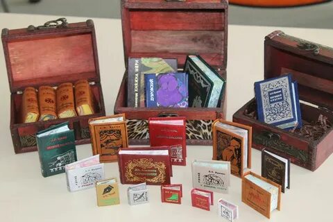 Какой писатель коллекционировал миниатюрные книги