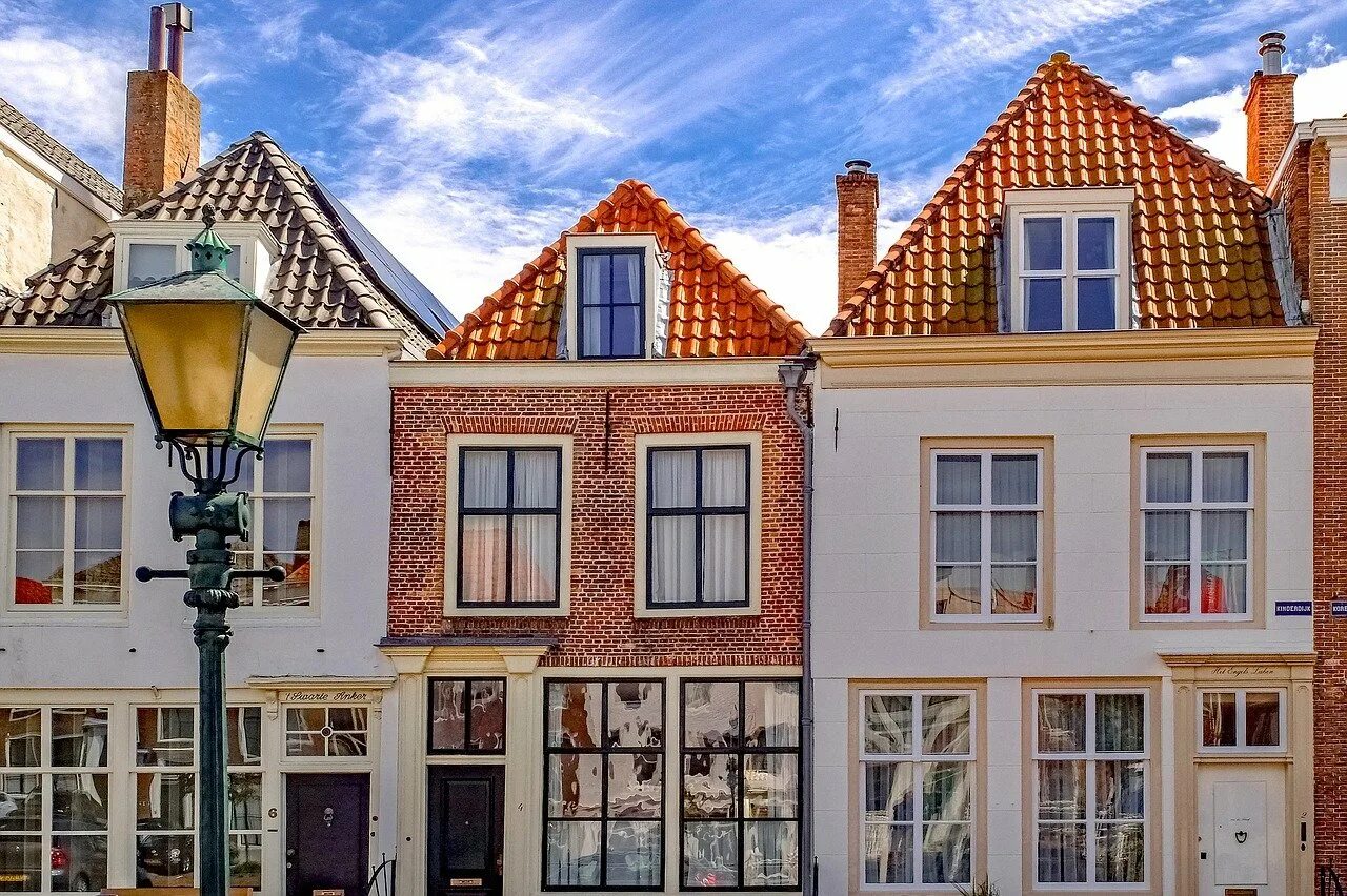 Голландская дом 3. Ганзейский стиль Голландия. Фахверки Амстердам. Фасад усадьбы Голландия. Мидлбург.
