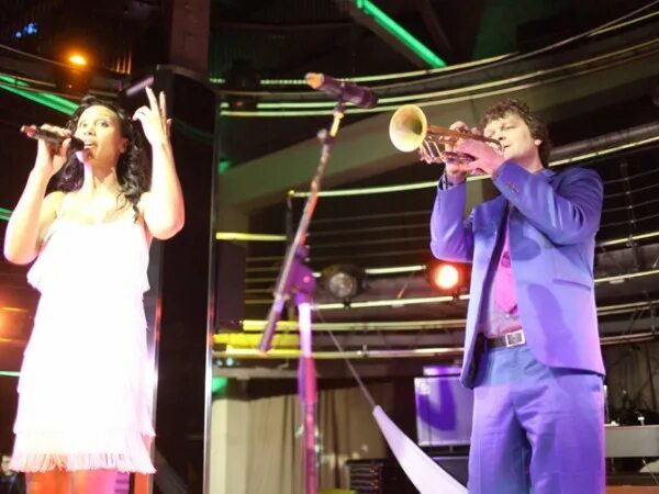 Touch and go фото. Touch группа. солистка группа тач энд гоу. ванесса ланкастер touch and go. Touch in группа.