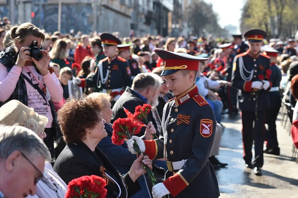 Фото празднования 9 мая. Фото с праздником 9 мая. Празднование 9 мая в Калининграде. П Гари празднование дня Победы.