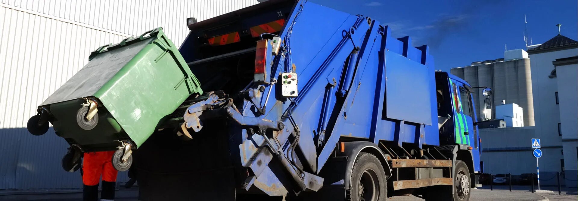 Мусоровоз garbage king. Waste removal. Garbage collection. Waste removal. Waste removal.