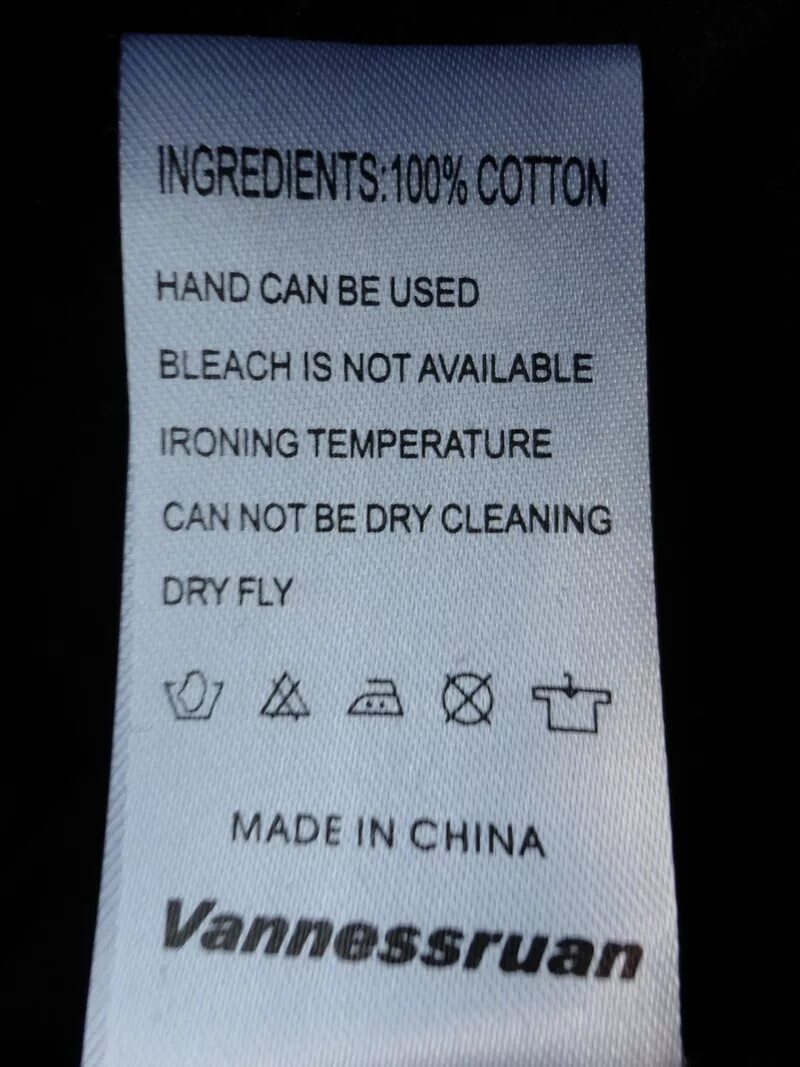 Как переводится dry. Смешные ярлыки на одежде. Этикетки на одежду юмор. Do not Dry clean перевод. Прикольные шильдики на одежде.