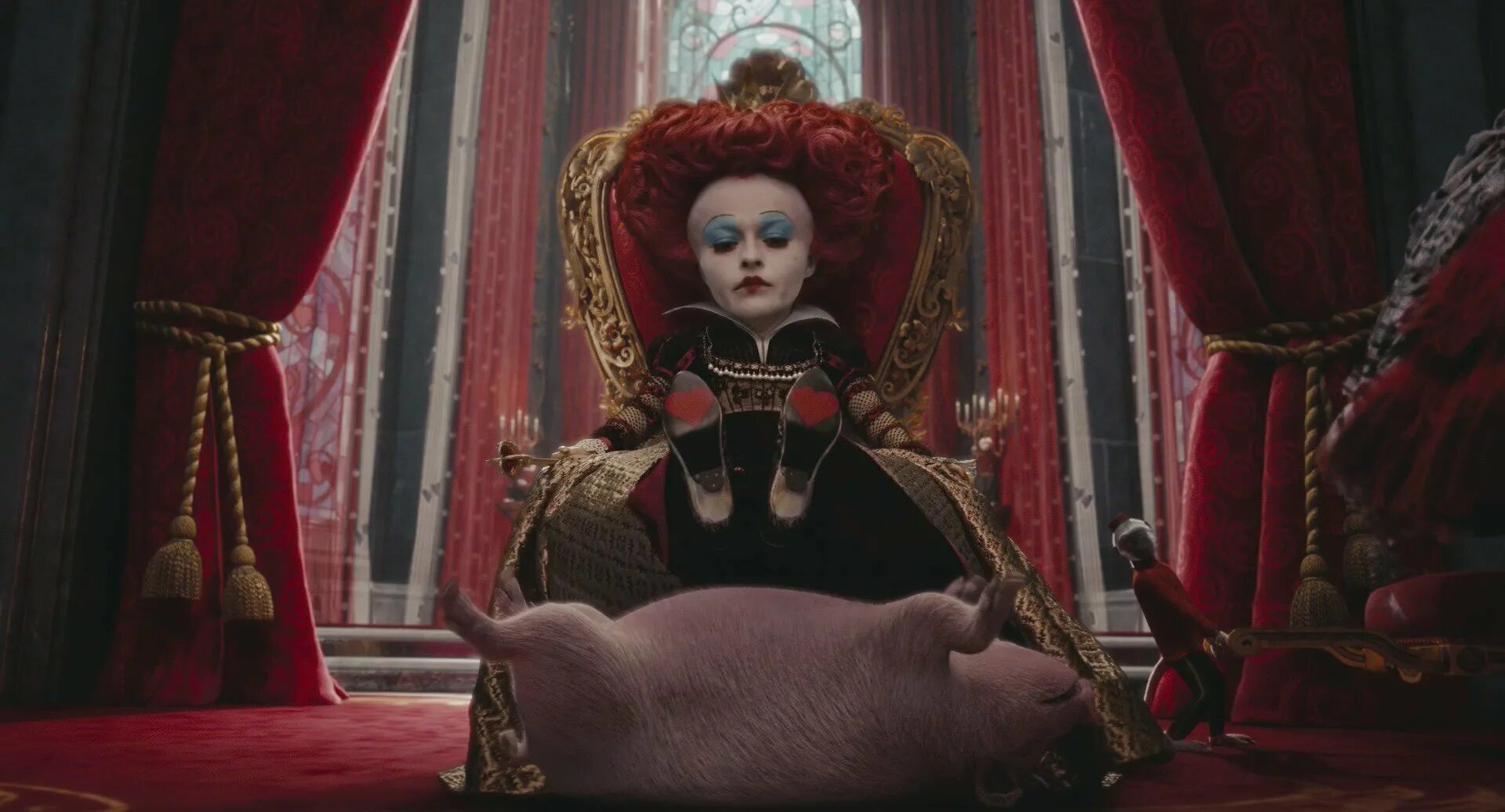 Красная королева тима бертона. Хелена бонем картер червонная королева. Хелена бонем алиса в зазеркалье. Ирацибета хелена бонем картер. Ирацибета хелена бонем картер.