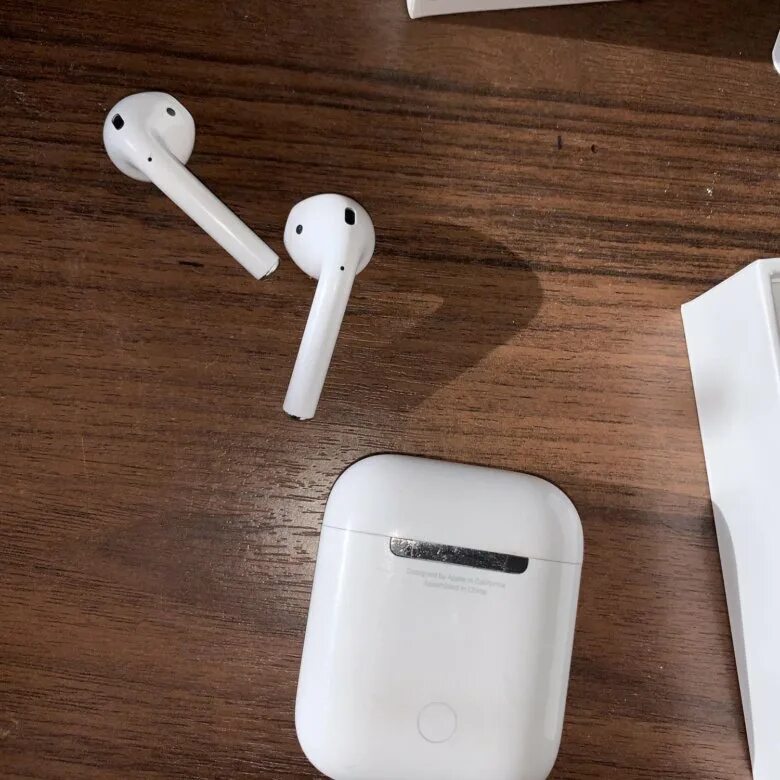 Apple кейс для airpods 2. Кейс apple airpods pro 2 белый. Аир подс за 500 рублей. Наушники беспроводные apple airpods. Айр подс 1 оригинал.