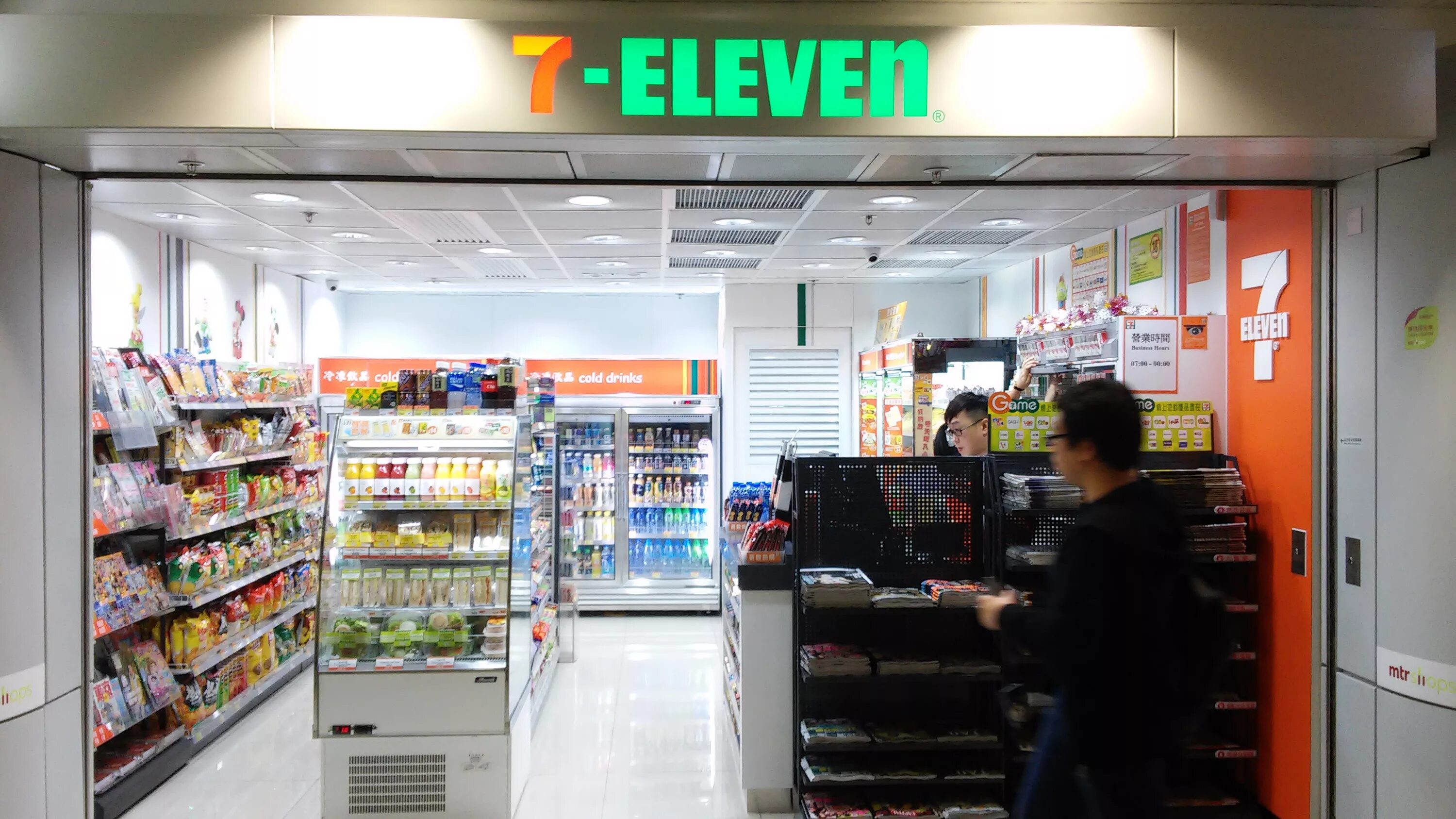 7 11 shop. 7 Eleven в России. 7 Eleven магазин. 7/11 Магазин. Seven Eleven сеть магазинов в России.