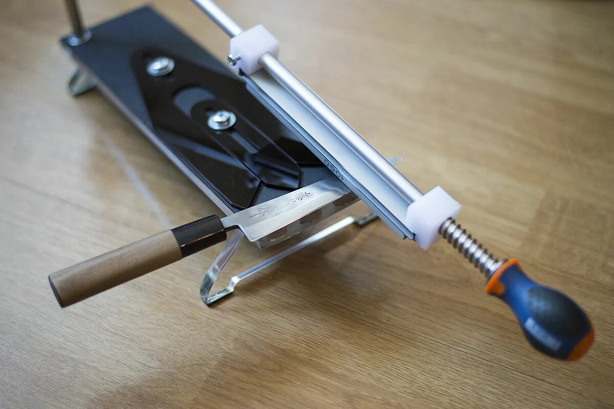 Приспособление для ножей. Заточной станок для ножей arborist 150. апекс заточка для ножей. приспособление для заточки ножей рубанков elmos e60219. точилка для ножей kn0510.