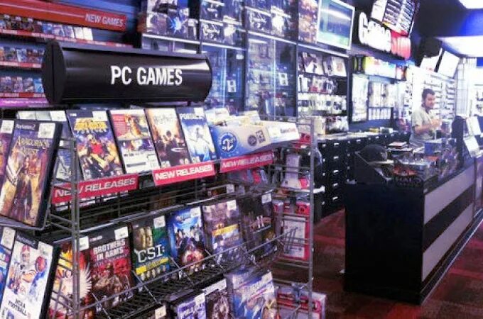Game stol. Хвох 360 магазин. Buy games store. Компьютерный игровой магазин. Gamestop empty.