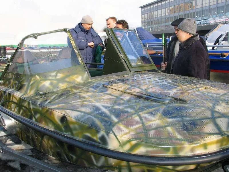 Лодка под камыш. Покраска лодки в камуфляж. покраска лодки в камыш. покраска лодки в камуфляж камыш. казанка камуфляж.