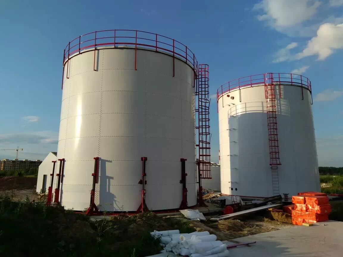 Резервуар для хранения нефтепродуктов. Резервуары вертикальные рвс. противопожарный резервуар 2000 м3. рвс 1000. вертикальный резервуар 2000 м3.