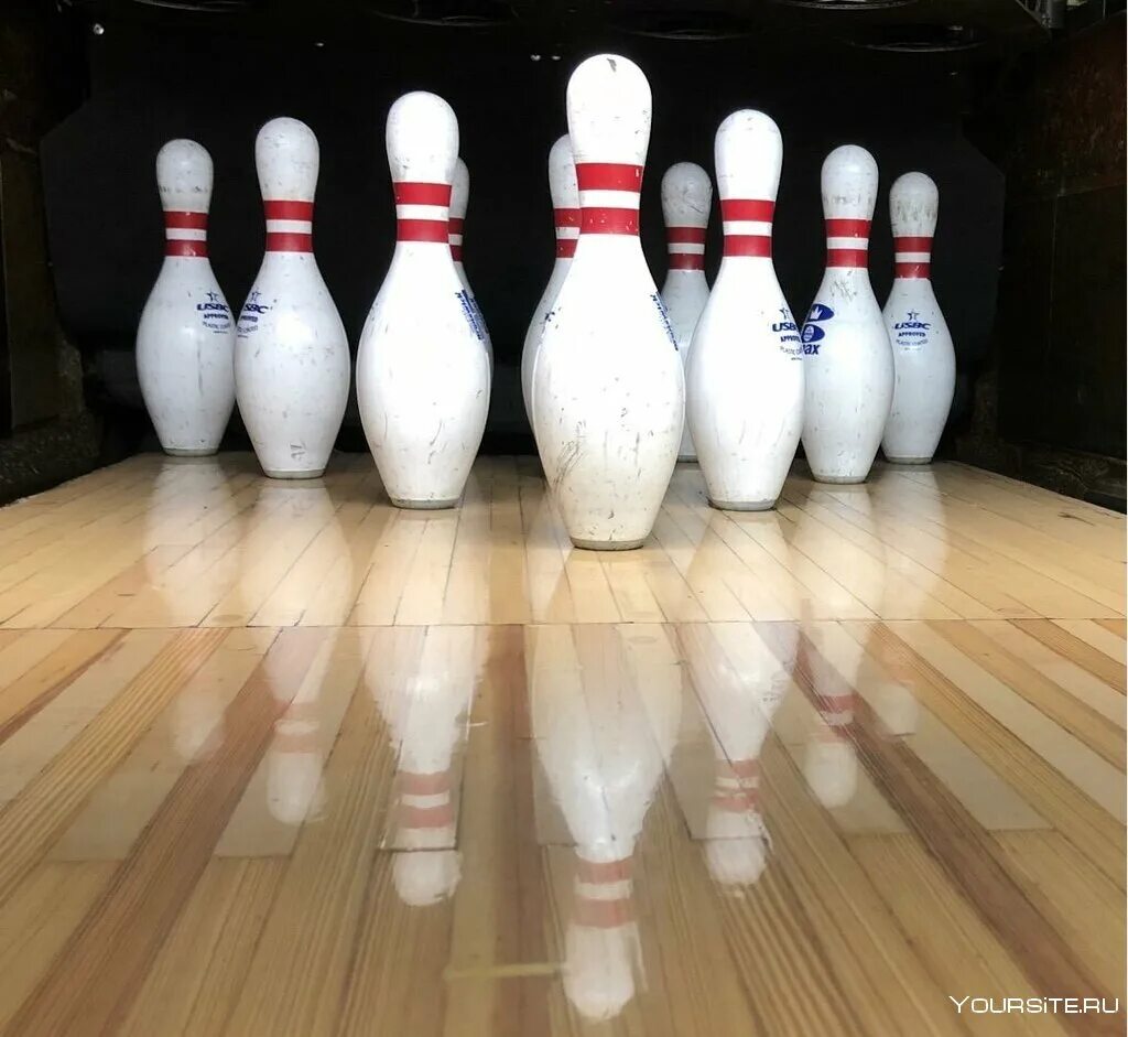 Боулинг в древнем египте. Кегли спорт. Несколько кеглей. Несколько кеглей. Несколько кеглей.