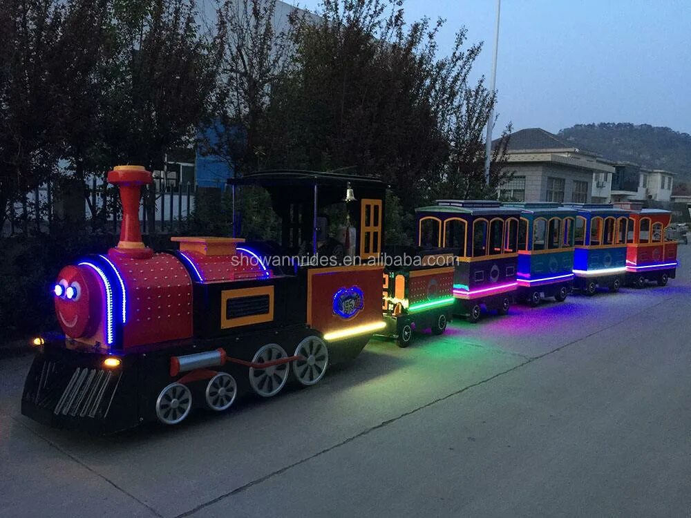 в парке отдыха в аттракционном вагоне