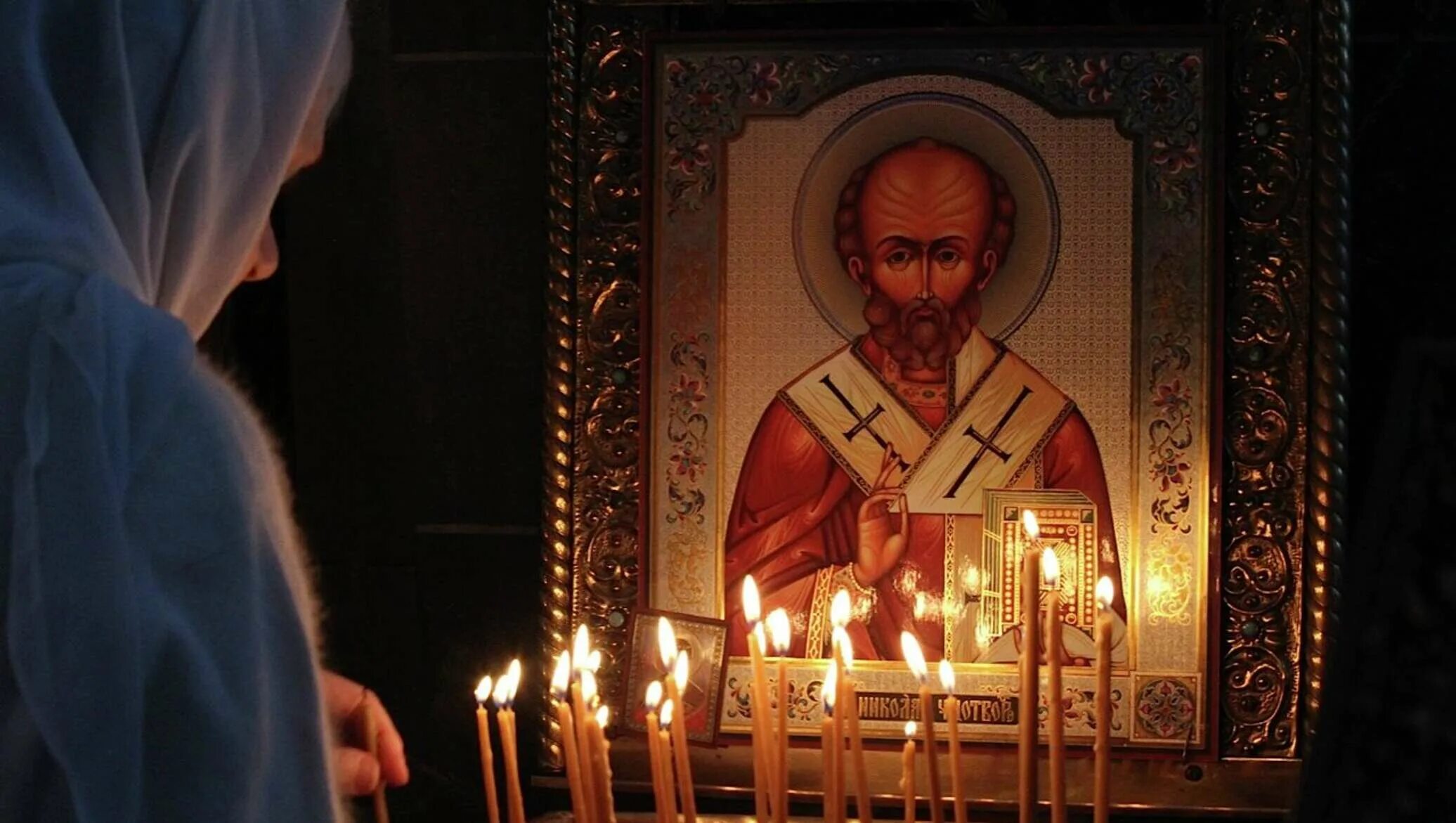 виртуальная часовня николая угодника. перед иконой николая чудотворца. свеча перед иконой николая чудотворца в церкви. свеча за здравие в церкви чудотворец николай. свечи перед иконой николая чудотворца.
