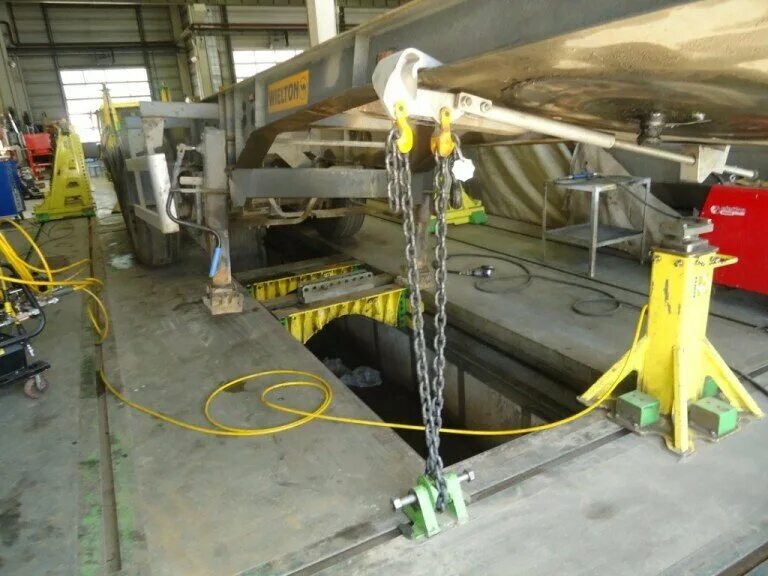 стапель для грузовых автомобилей. выравнивание рамы. стапель для рам грузовых автомобилей. стапель для правки полуприцепов. выравнивание рамы.